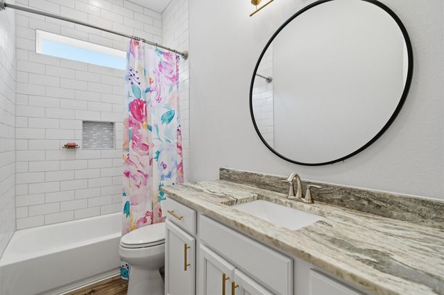6115 San Leon Drive, Dickinson, TX 77539
