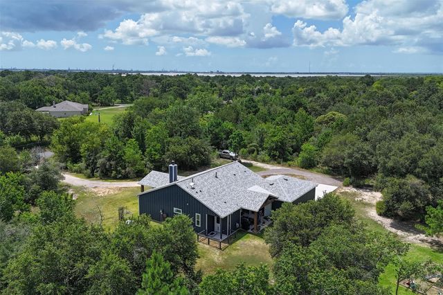6115 San Leon Drive, Dickinson, TX 77539