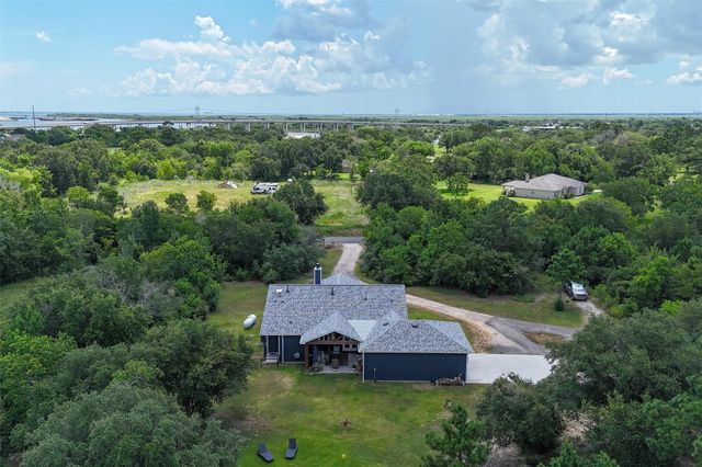 6115 San Leon Drive, Dickinson, TX 77539