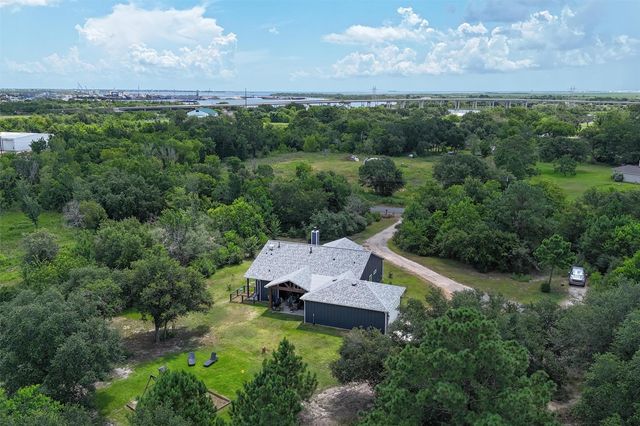 6115 San Leon Drive, Dickinson, TX 77539