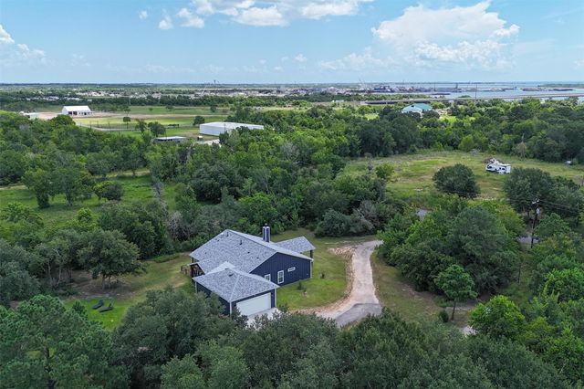 6115 San Leon Drive, Dickinson, TX 77539