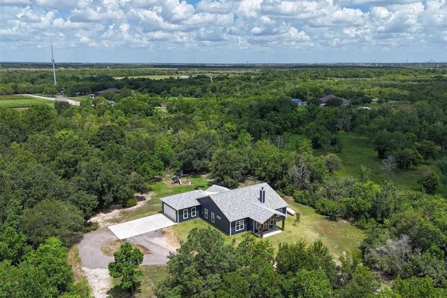 6115 San Leon Drive, Dickinson, TX 77539