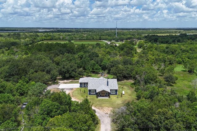6115 San Leon Drive, Dickinson, TX 77539