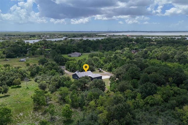6115 San Leon Drive, Dickinson, TX 77539