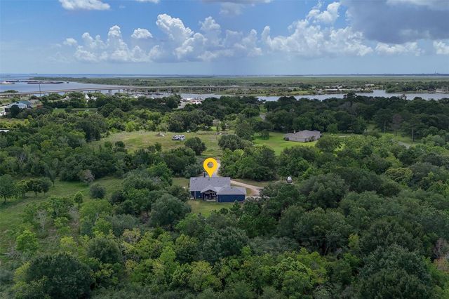 6115 San Leon Drive, Dickinson, TX 77539