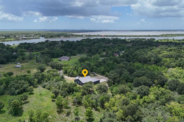 6115 San Leon Drive, Dickinson, TX 77539