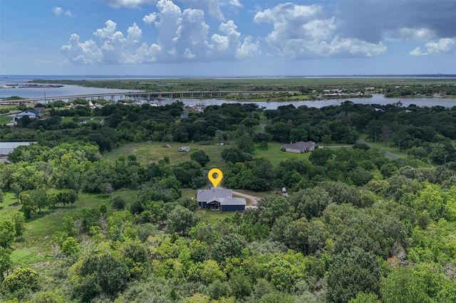 6115 San Leon Drive, Dickinson, TX 77539