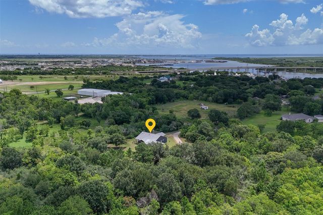 6115 San Leon Drive, Dickinson, TX 77539