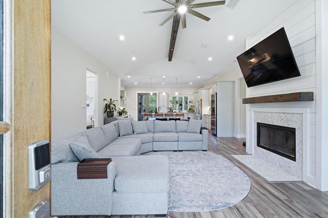 6115 San Leon Drive, Dickinson, TX 77539