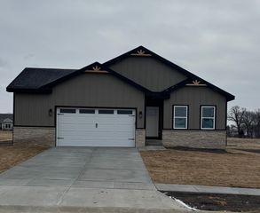 6121 THOR Avenue, Davenport, IA 52807