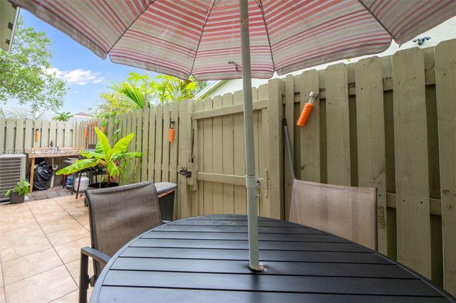 7661 NW 38th Court, Sunrise, FL 33351