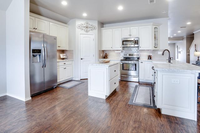 1406 N 14th Street, Wolfforth, TX 79382