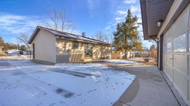 604 Robin STREET, West Bend, WI 53090