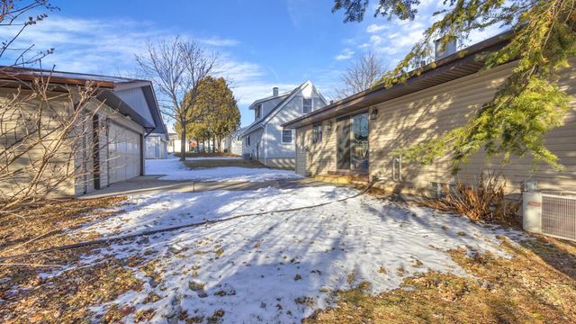 604 Robin STREET, West Bend, WI 53090