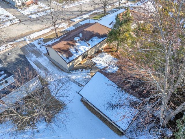 604 Robin STREET, West Bend, WI 53090