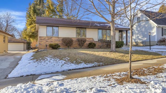 604 Robin STREET, West Bend, WI 53090