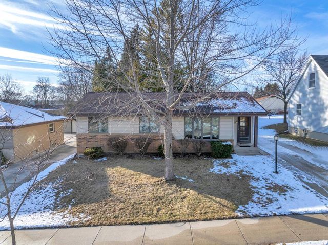 604 Robin STREET, West Bend, WI 53090