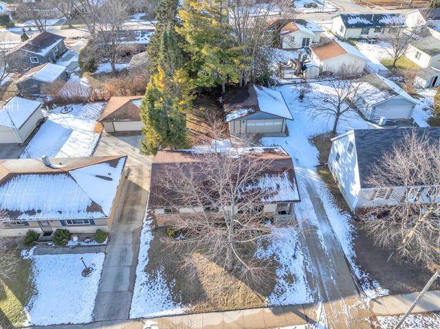 604 Robin STREET, West Bend, WI 53090