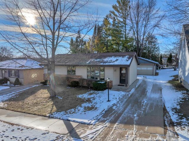 604 Robin STREET, West Bend, WI 53090