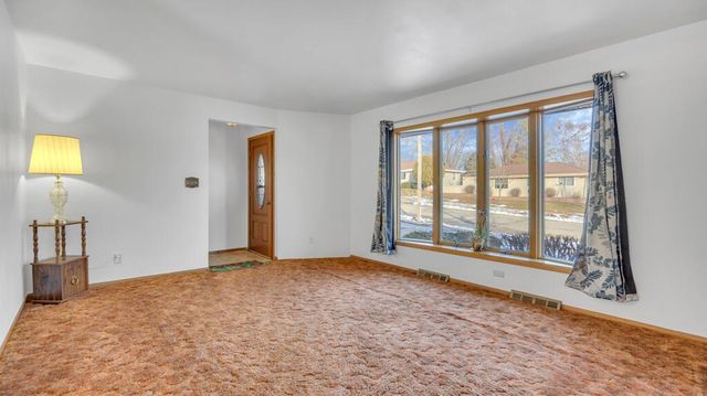 604 Robin STREET, West Bend, WI 53090