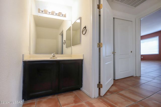 831 S Rincon Rising Road, Tucson, AZ 85748