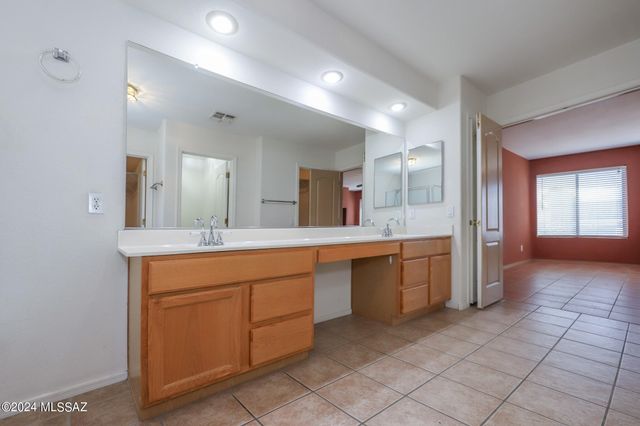 831 S Rincon Rising Road, Tucson, AZ 85748