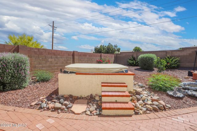 831 S Rincon Rising Road, Tucson, AZ 85748