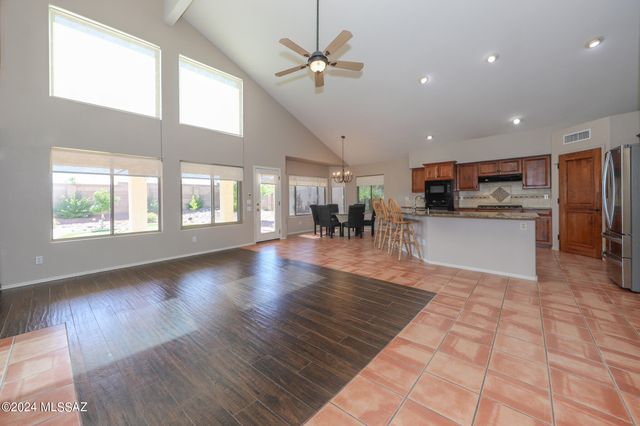 831 S Rincon Rising Road, Tucson, AZ 85748