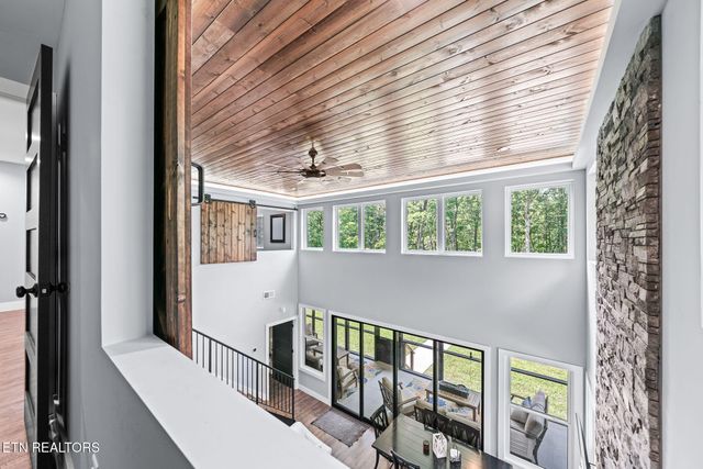 1532 E Overlook Rd, Monterey, TN 38574