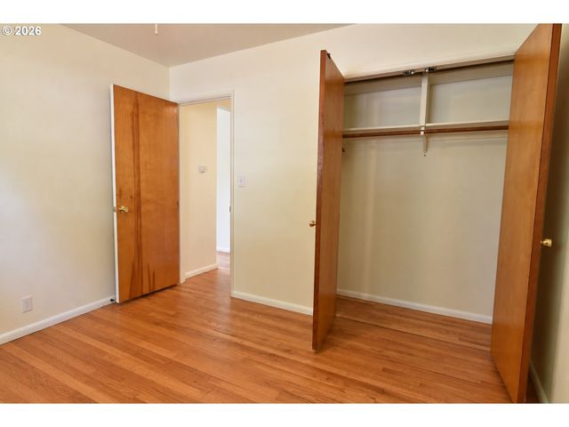 5800 Se WOODSTOCK Blvd, Portland, OR 97206