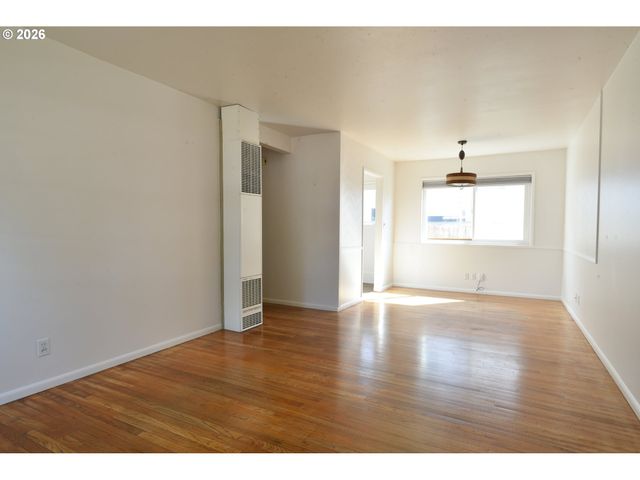5800 Se WOODSTOCK Blvd, Portland, OR 97206