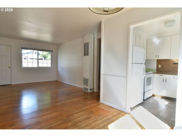 5800 Se WOODSTOCK Blvd, Portland, OR 97206