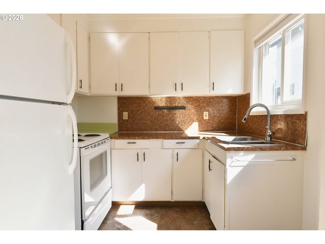 5800 Se WOODSTOCK Blvd, Portland, OR 97206
