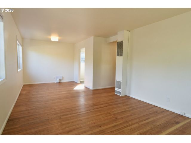 5800 Se WOODSTOCK Blvd, Portland, OR 97206