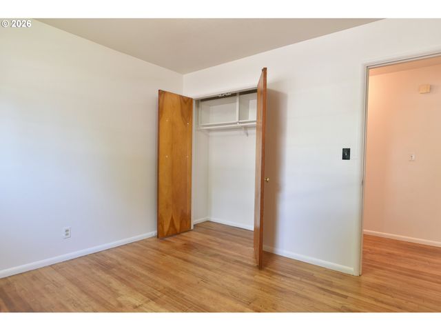 5800 Se WOODSTOCK Blvd, Portland, OR 97206