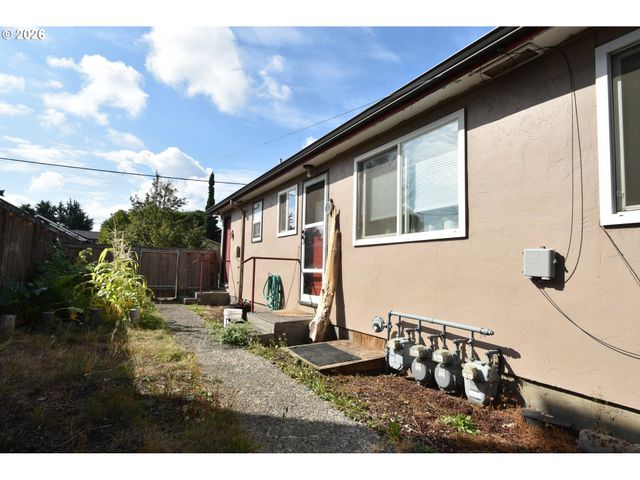 5800 Se WOODSTOCK Blvd, Portland, OR 97206