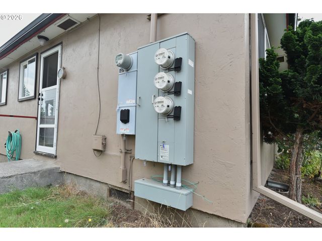 5800 Se WOODSTOCK Blvd, Portland, OR 97206