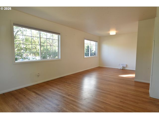 5800 Se WOODSTOCK Blvd, Portland, OR 97206