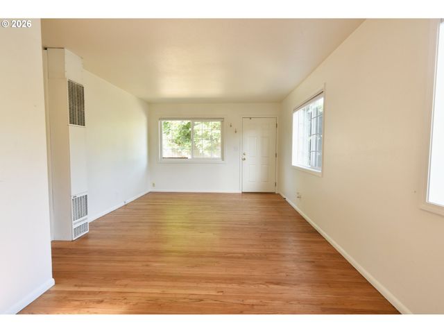 5800 Se WOODSTOCK Blvd, Portland, OR 97206