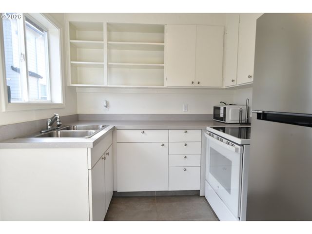 5800 Se WOODSTOCK Blvd, Portland, OR 97206