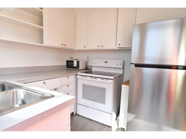 5800 Se WOODSTOCK Blvd, Portland, OR 97206