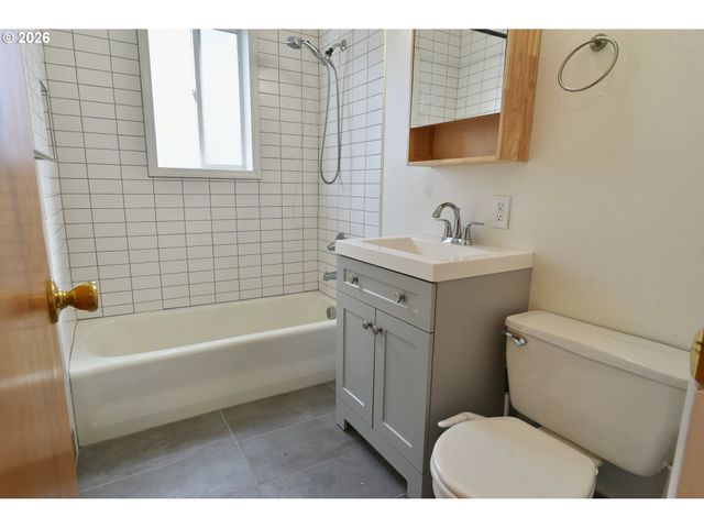 5800 Se WOODSTOCK Blvd, Portland, OR 97206