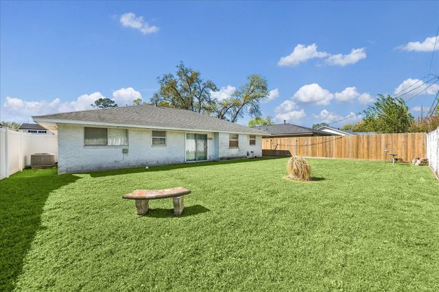 5810 Viking Drive, Houston, TX 77092