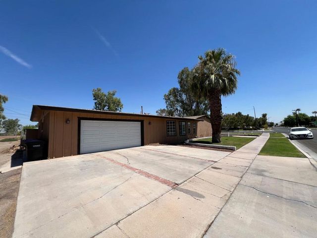 1090 W Aurora Drive, El Centro, CA 92243