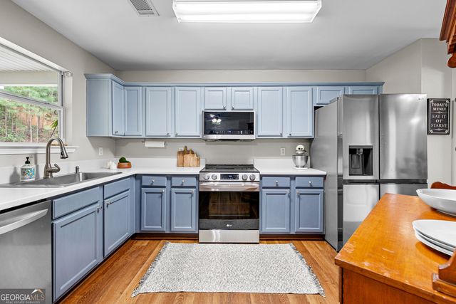 121 Meadowbrook Lane, Grantville, GA 30220