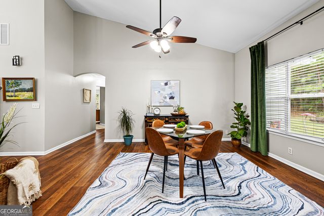 121 Meadowbrook Lane, Grantville, GA 30220