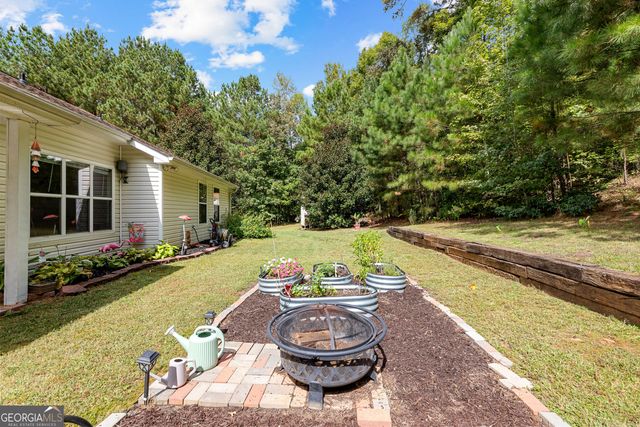 121 Meadowbrook Lane, Grantville, GA 30220