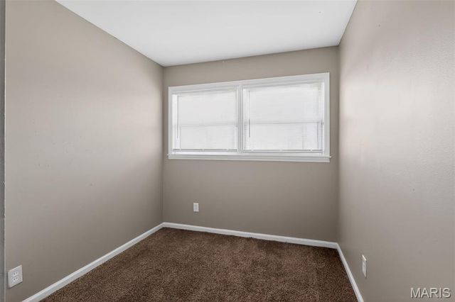 325 Lancashire Road, St Louis, MO 63137