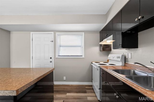 325 Lancashire Road, St Louis, MO 63137