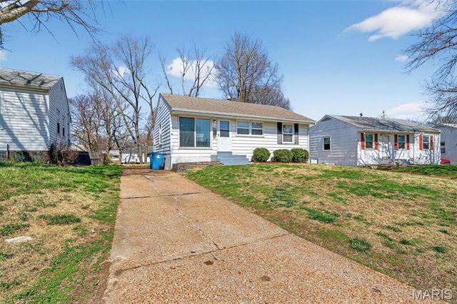 325 Lancashire Road, St Louis, MO 63137